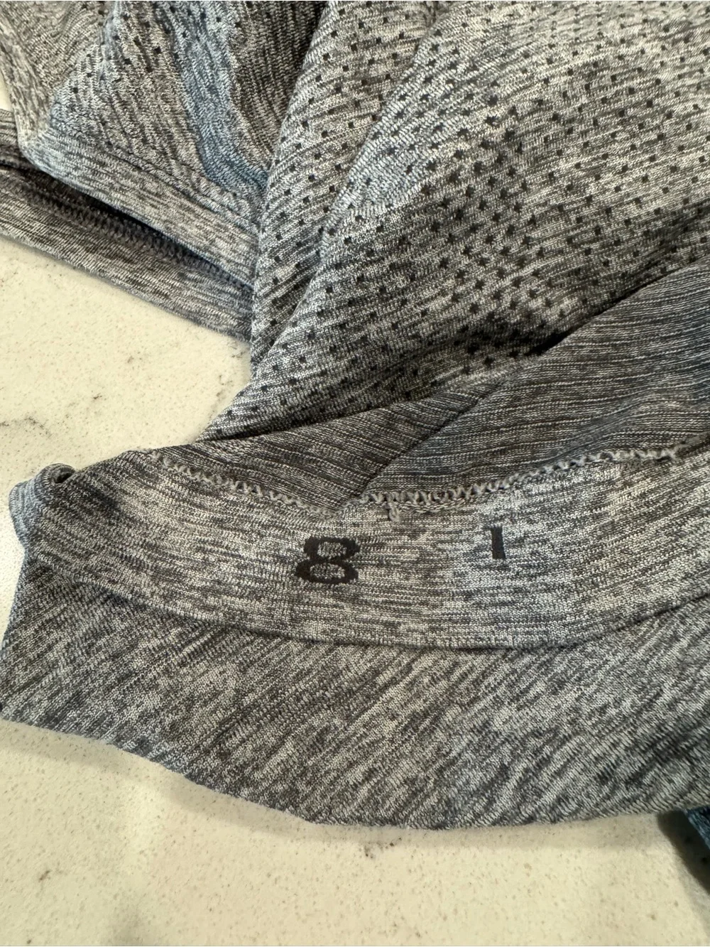 Like New Lululemon Swiftly Tech Racerback Tank Top 2.0 Waist Length - size 8